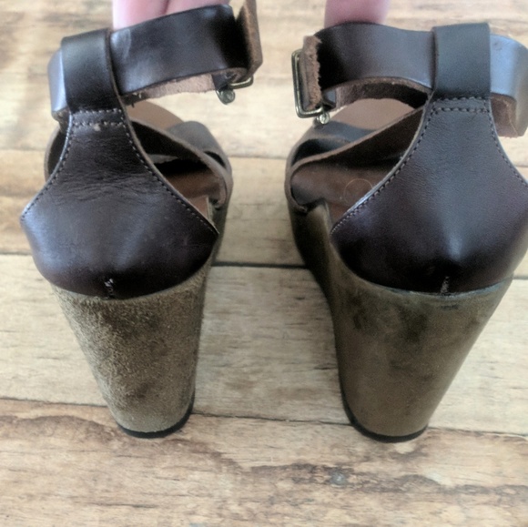 Brown leather sandals w suede platforms - Picture 5 of 5